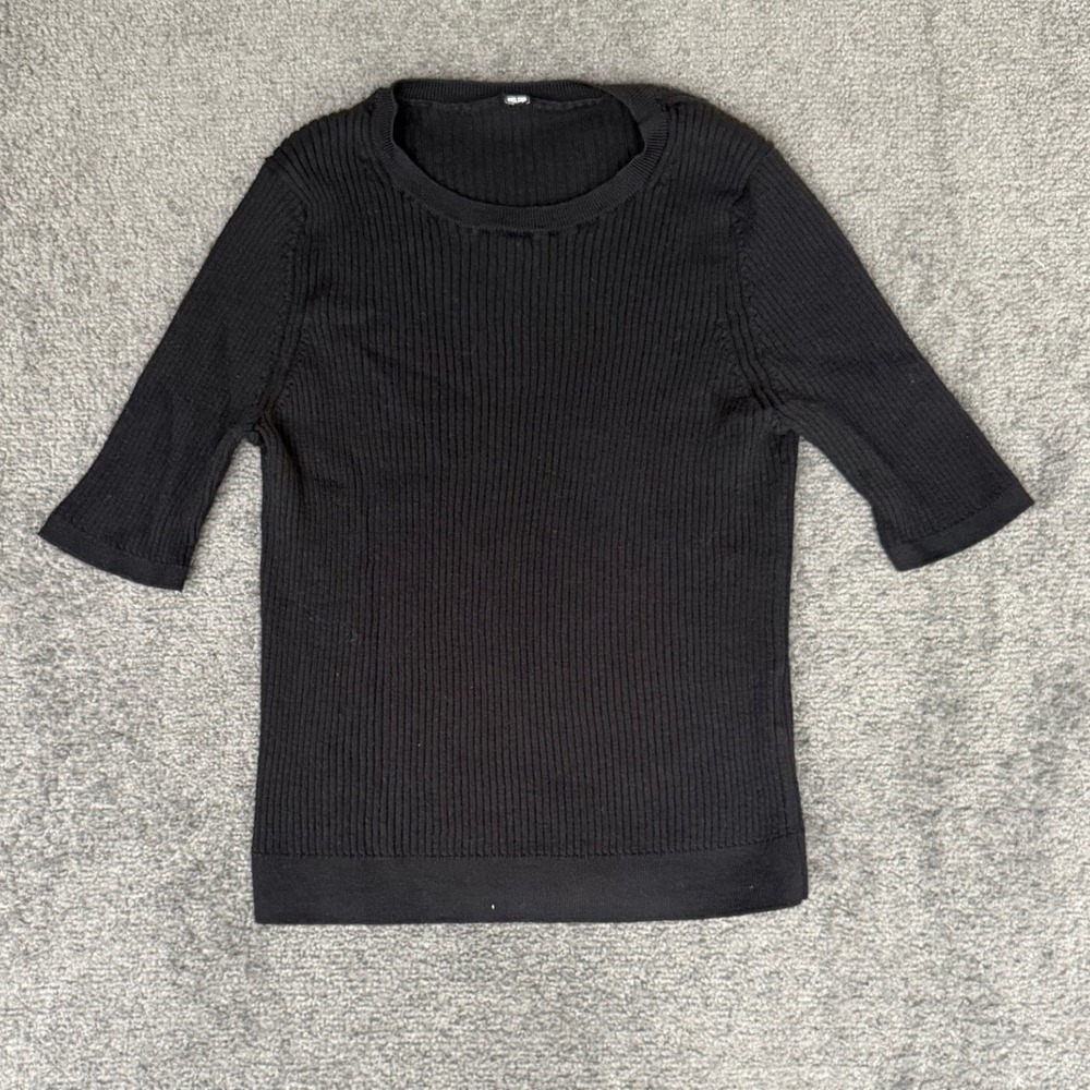 Uniqlo 100% Wool Black Ribbed Knit Short Sleeve Crew Neck Sweater 251-471596‎